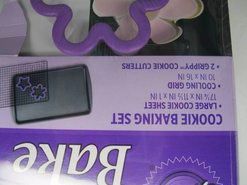 lot 1104 image: Wilton Bake it Better cookie baking...