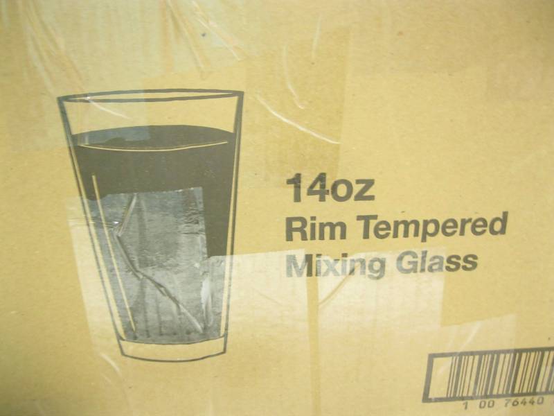 lot 1139 image: Box of 33 Anchor Hocking 14oz Rim T...