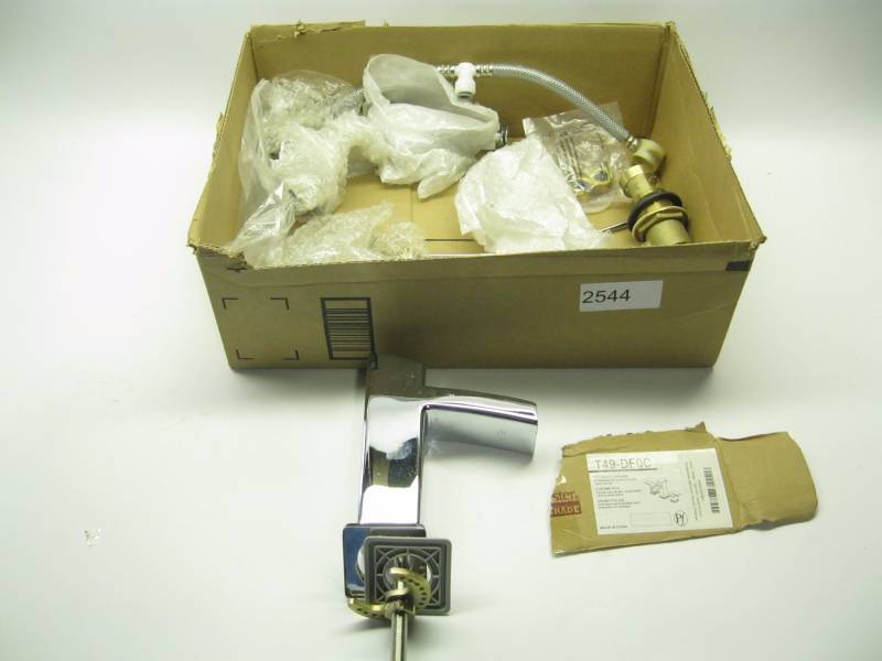 lot 2544 image: Pfister T49DF0C Kenzo 8 Bathroom F...