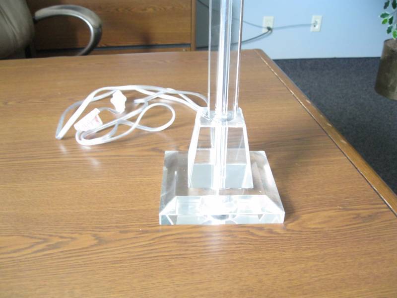 lot 2565 image: Lamp Works Heavy Duty PlexiGlass De...