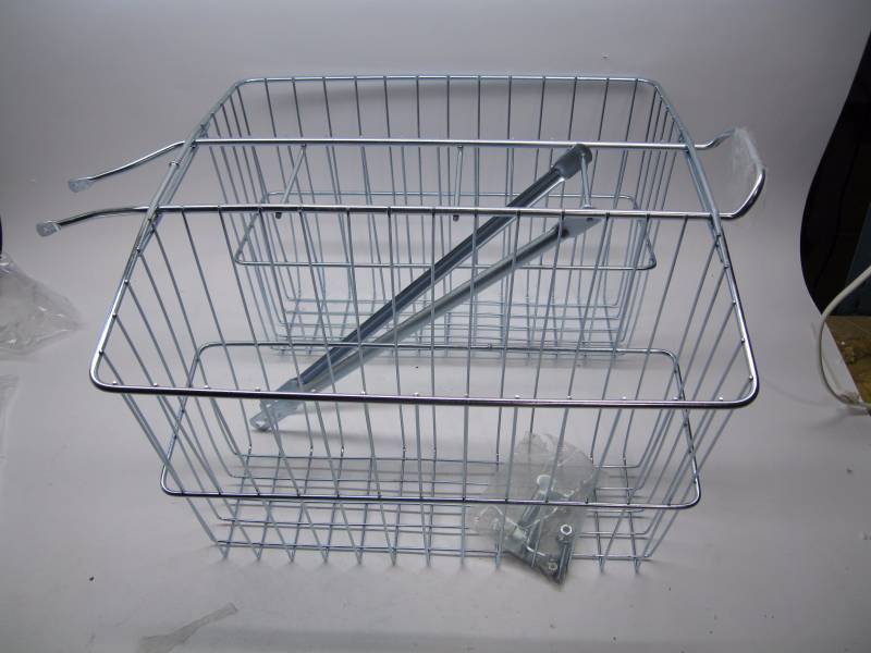 lot 3692 image: Rear Twin Bicycle Carrier Baskets 7...