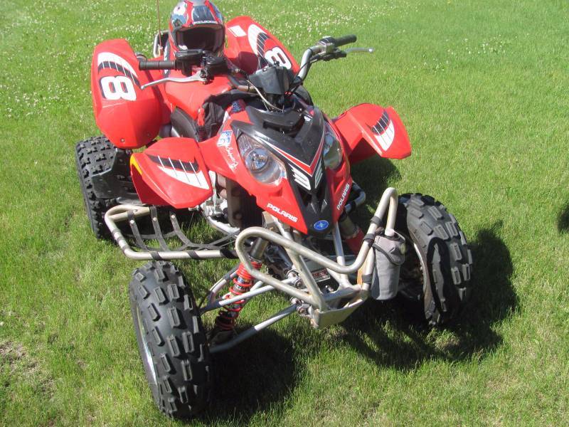 lot 3 image: 2004 Polaris Predator 500
