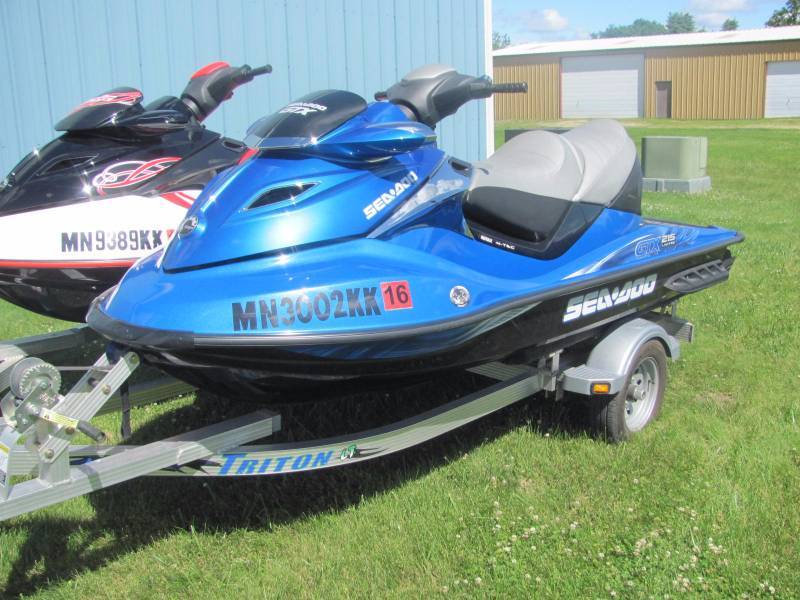 lot 6 image: Set of 2 2008 Sea Doo Jet Skis With Trailer