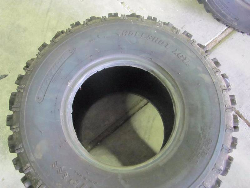 lot 10 image: 2 Pair Holeshot XCT ATV Tires