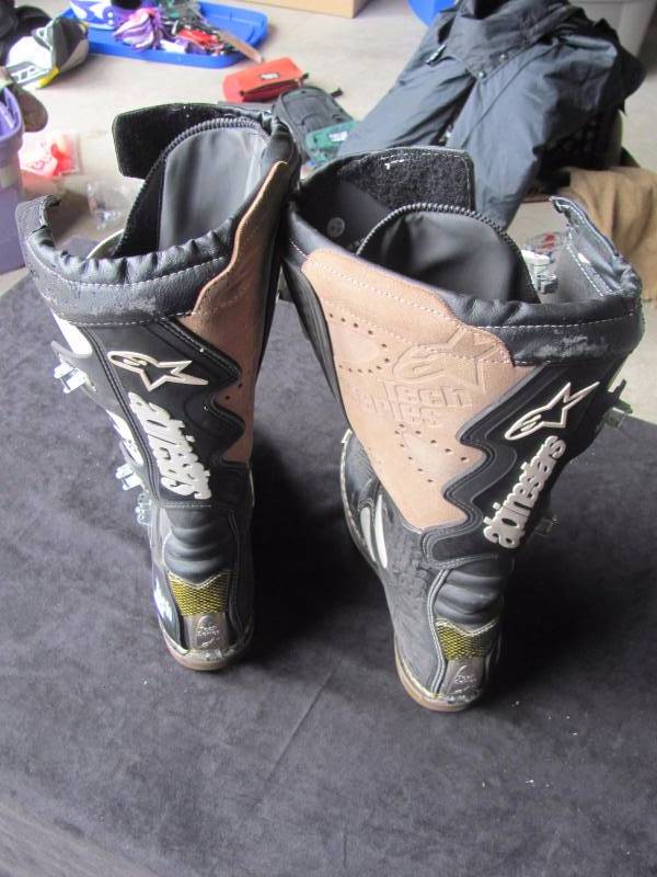 lot 27 image: Alpine Stars Tech 8 Size 10 ATV Motor Cross Riding Boots