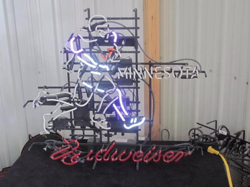 lot 39 image: Bud Minnesota Neon Bar Sign