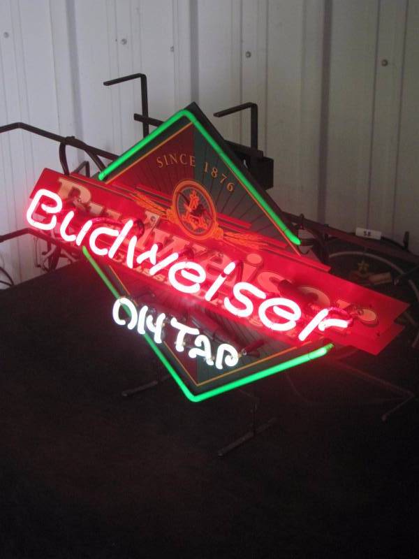 lot 42 image: Budweiser Classic Draught Neon Bar Sign