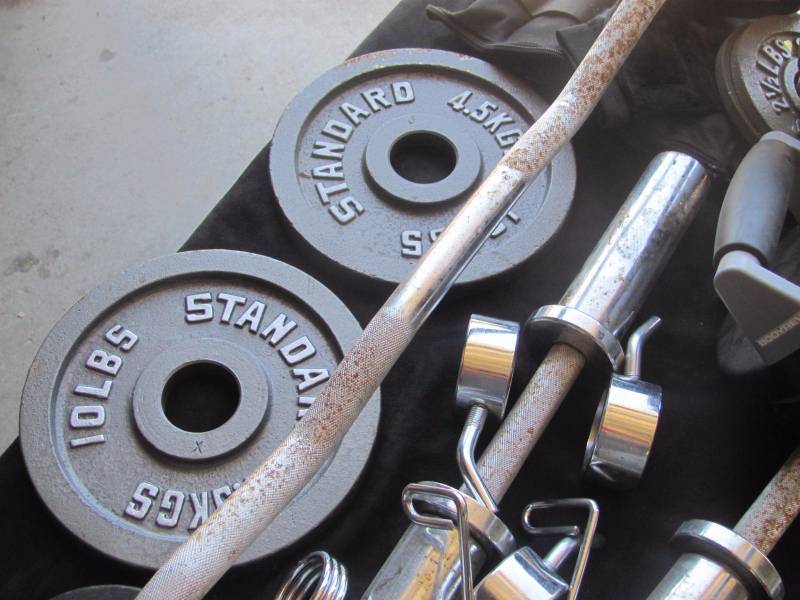 lot 62 image: Weights & More Lot