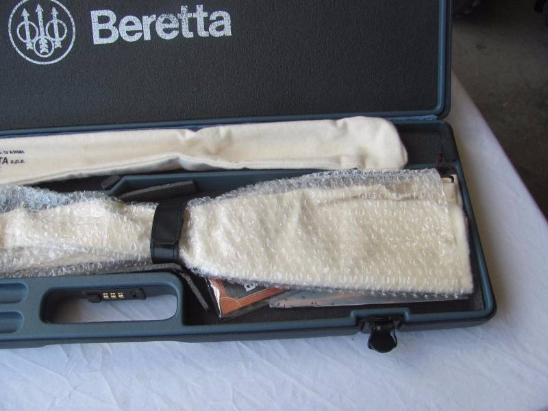 lot 92 image: Berretta Rifle Case