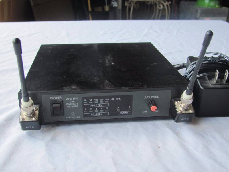 lot 100 image: Audio-Technica ATW-R14 Pro UHF Wireless Microphone Receiver