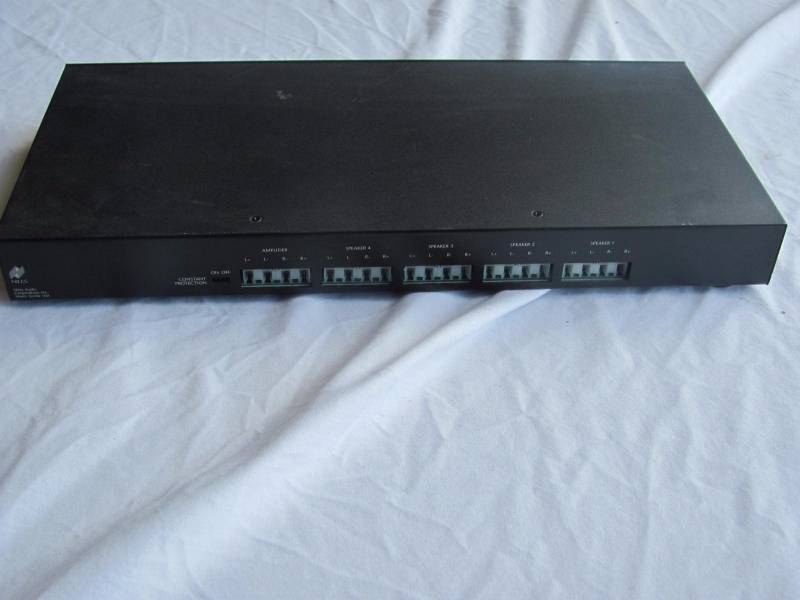 lot 103 image: Niles Audio SVL-4 Stereo SelectionVolume Control System