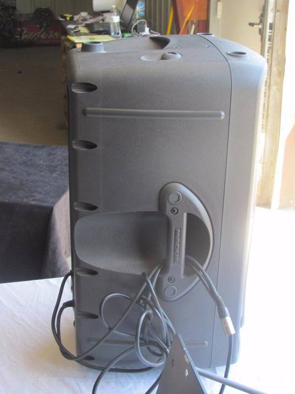 lot 120 image: Mackie SRM450v3 1000 Watts High-Definition Portable Powered Loudspeaker with Stand