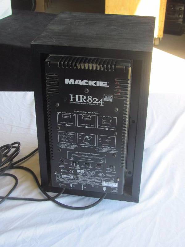 lot 127 image: Mackie HR824mk2 8-inch 2-Way Studio Monitor Speaker