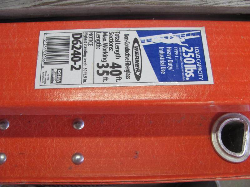 lot 142 image: Werner D6240-2 40 Extendable Ladder