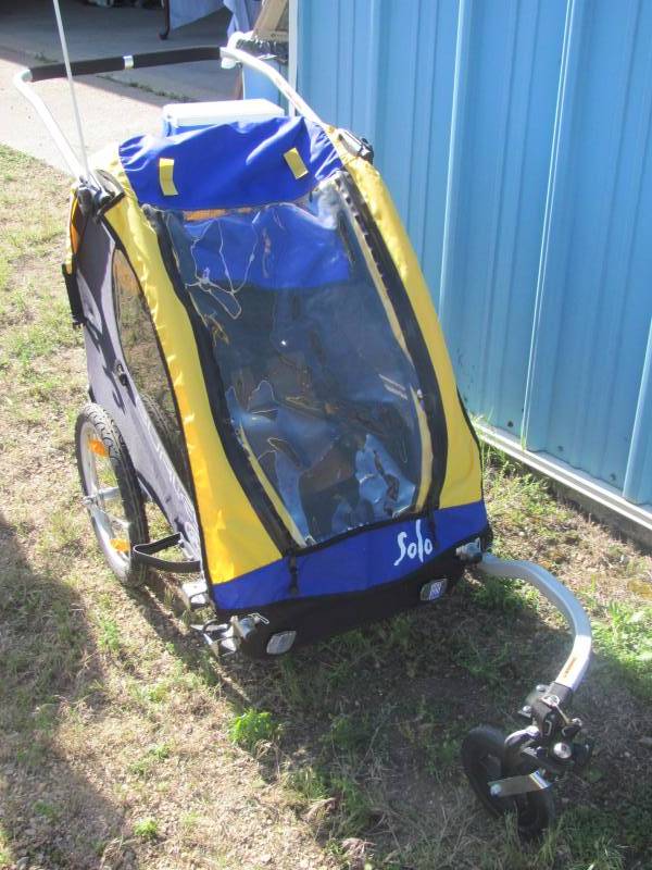 lot 162 image: Burley Design Bee Bike Trailer
