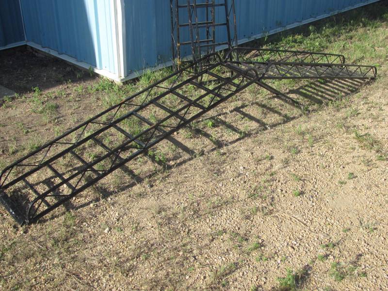 lot 183 image: Collapsible ATV Ramp Set