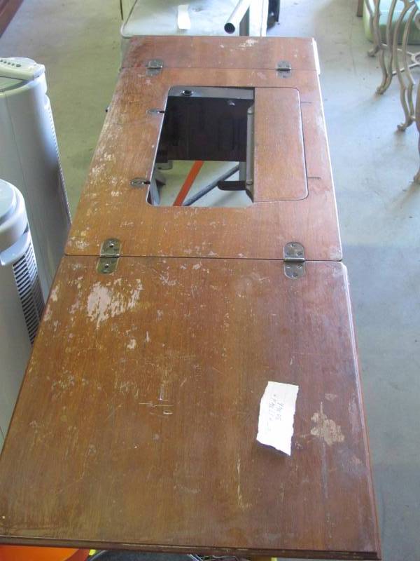 lot 187 image: Vintage Wood Sewing Table