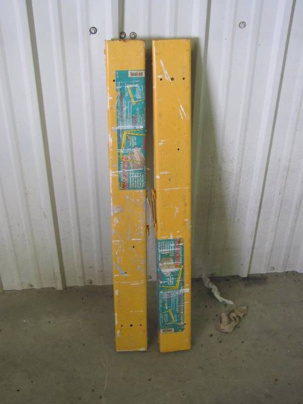 lot 208 image: Collapsible Adjustable Sawhorse Set
