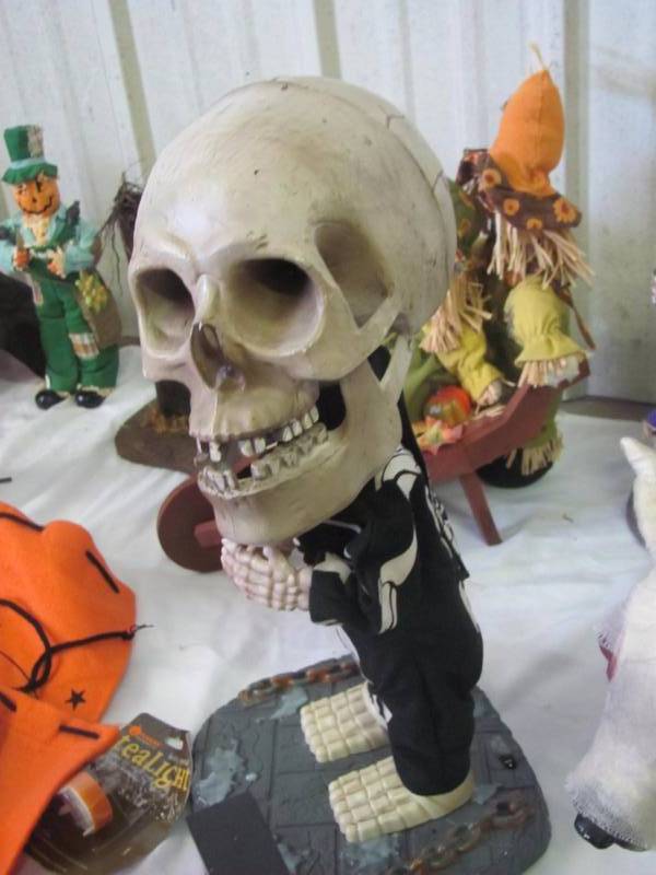 lot 225 image: Halloween Figurine Lot