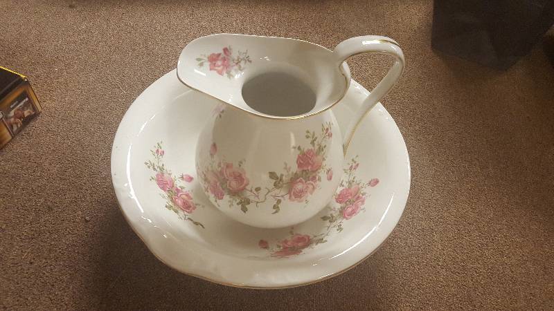 lot 82 image: Antique Bowl & Pitcher - Haddocks Lamberton Works - Royal Porcelain