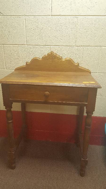 lot 84 image: Small Antique Cherry Wood Table