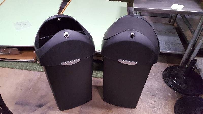 lot 58 image: Lot of (2) Simple human Trash cans