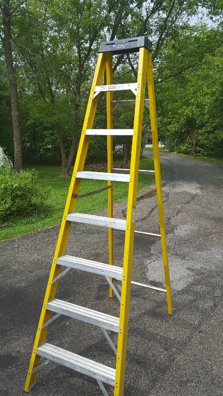 lot 67 image: Werner ElectroMaster Non-Conductive Fiberglass 8 Ft. Ladder