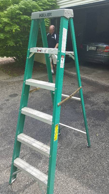 lot 68 image: Keller Medium Duty Commercial Use 6 Ft. Fiberglass Ladder