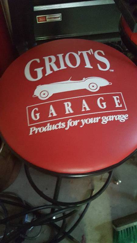lot 57 image: Griots Stool - Item 82-458
