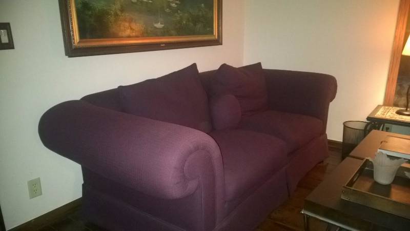 lot 75 image: Kreiss Collection Sofa - Montecito