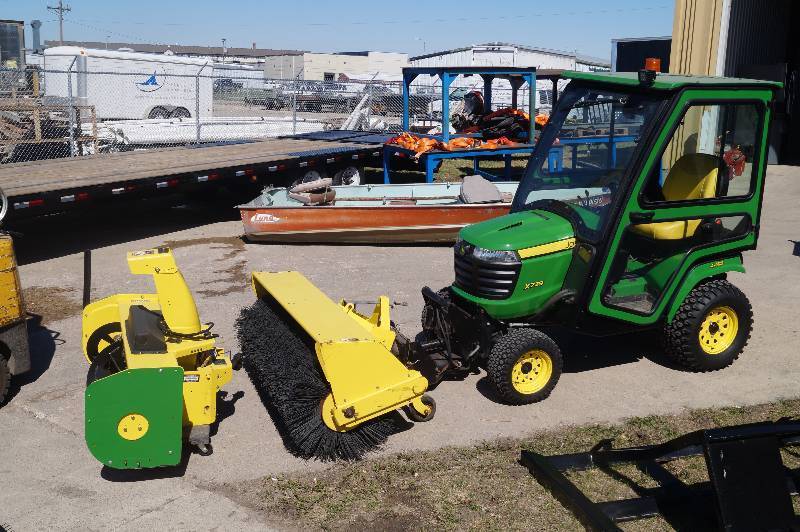 John Deere X739 W/ Broom & Snow Package | Moorhead Liquidation John ...