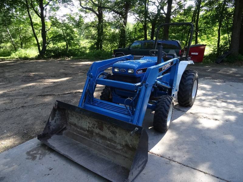 Ford 1320  tractor loader