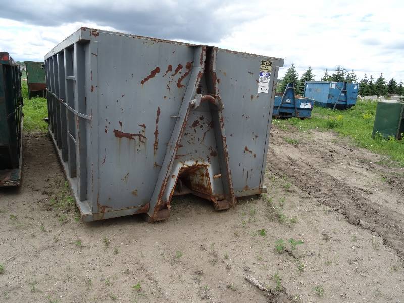 Roll off dumpster
