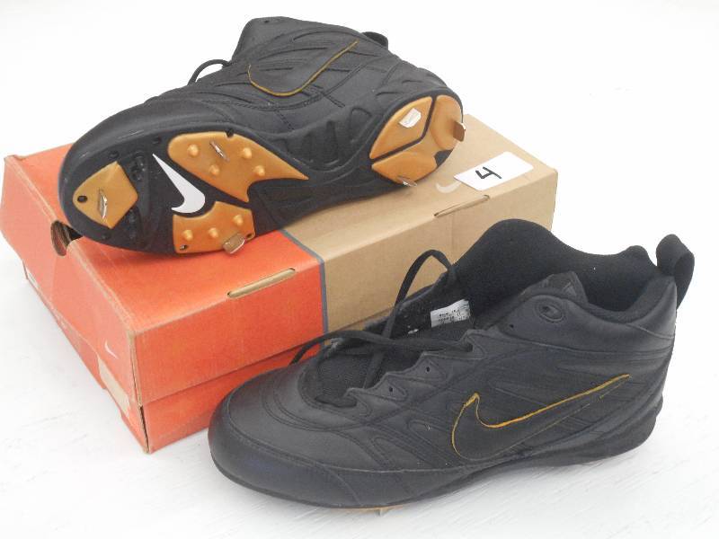 lot 4 image: New Nike Show 34 Anniversary Baseb...