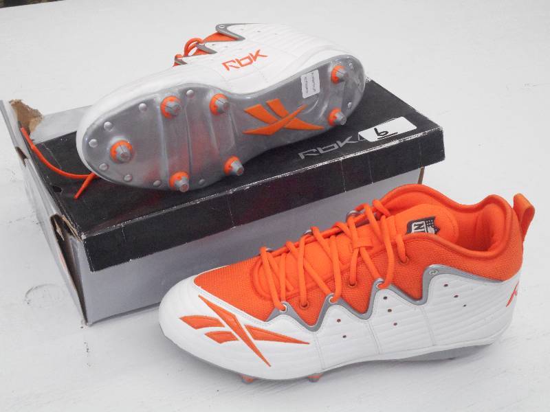 lot 6 image: Reebok NFL Instinct Football Sh...