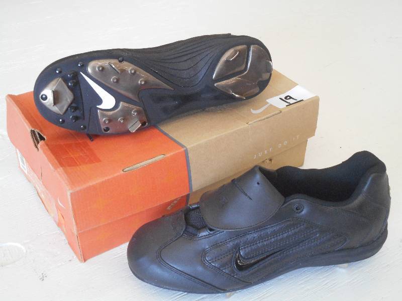 lot 19 image: New Nike Air Slider Metal Cleat Bas...