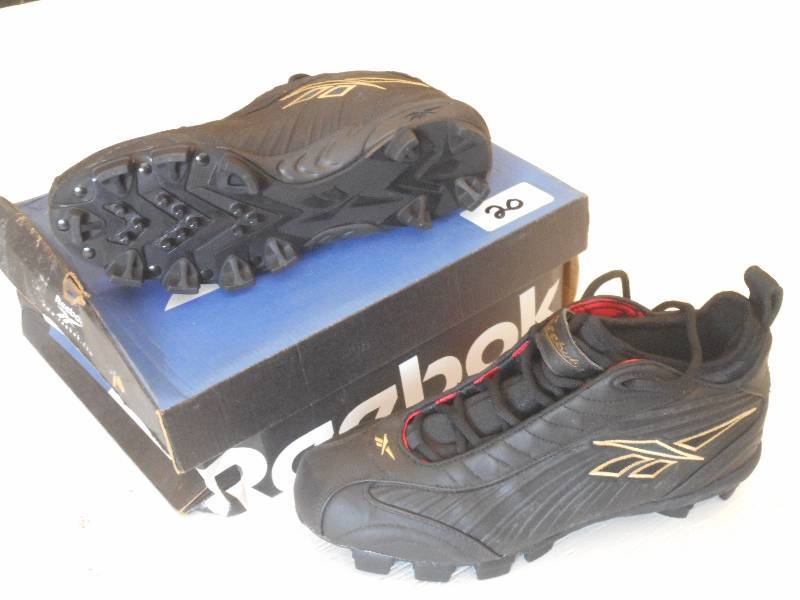 lot 20 image: New Reebok Past Time BaseballSoftb...