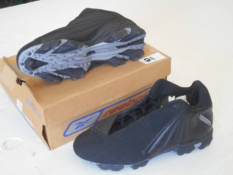 lot 21 image: New Reebok Clean Up Mid BaseballSo...