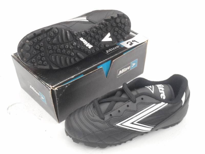 lot 29 image: New Mitre Campione Jr. Soccer Shoes...