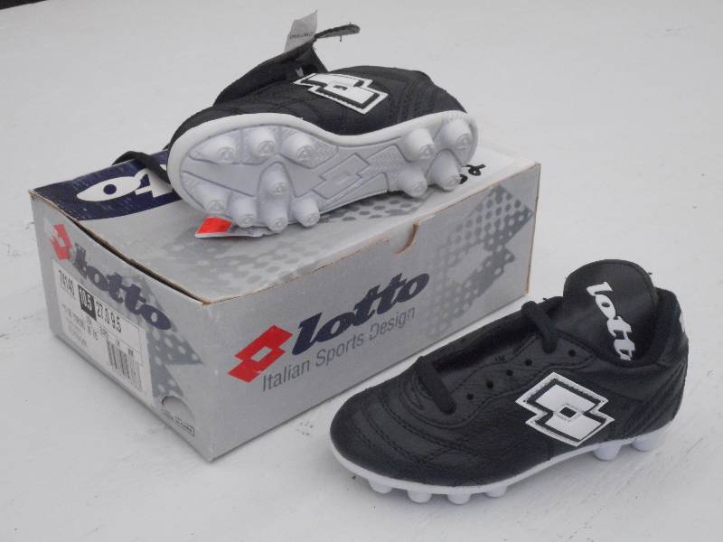 lot 32 image: New Lotto U60 Torino Jr. Soccer Sho...