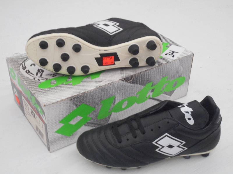 lot 34 image: New Lotto PU Primo Soccer Shoes, Si...