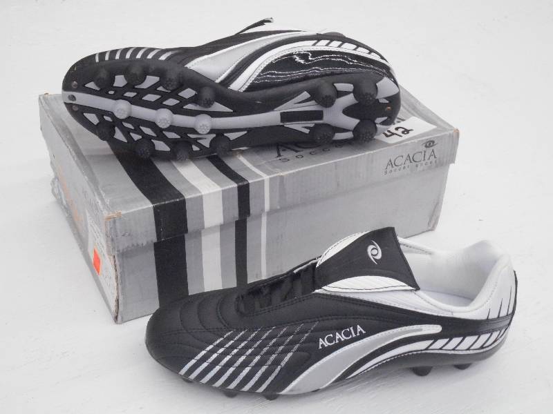 lot 42 image: New Acacia Europa Soccer Shoes, Siz...