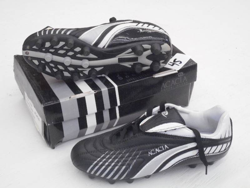 lot 45 image: Acacia Europa Soccer Shoes, Size 5 ...