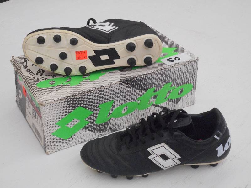lot 50 image: New Lotto PU Primo Soccer Shoes, Si...