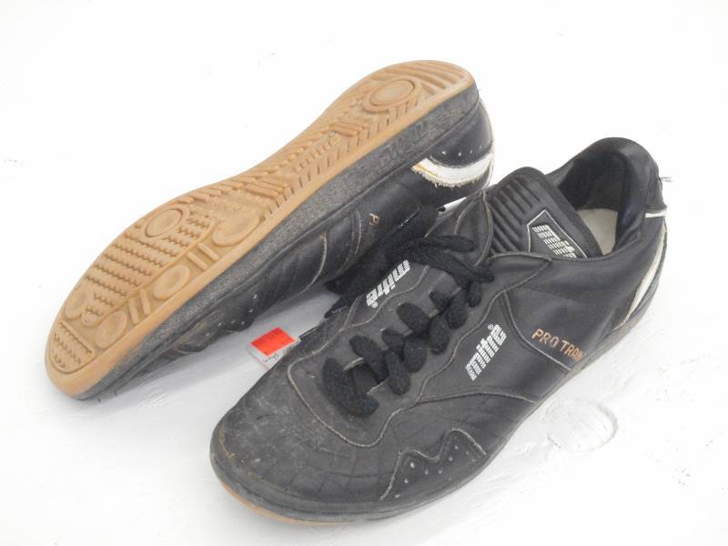 lot 54 image: Mitre Pro Trainer Soccer Shoes, Siz...