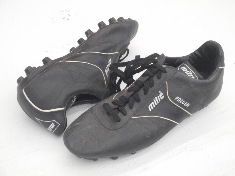 lot 57 image: Mitre Falcon Soccer Shoes, Size 11,...