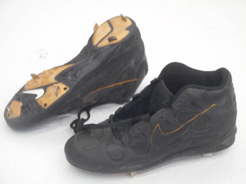 lot 64 image: New Nike Air Metal Cleat BaseballS...