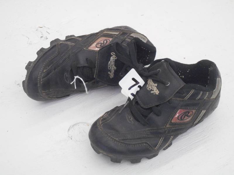 lot 73 image: Rawlings Black With Silver Baseball...