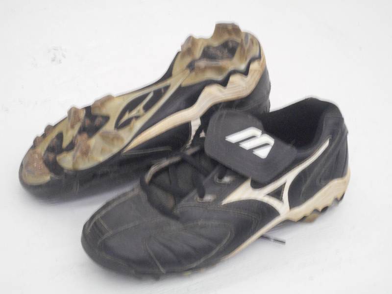 lot 77 image: Mizuno BlackWhite BaseballSoftbal...