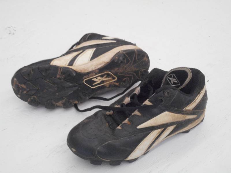 lot 79 image: Reebok BlackWhite BaseballSoftbal...
